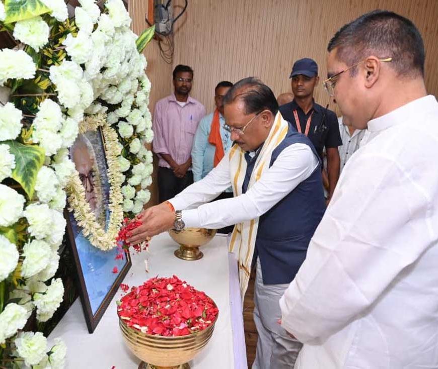 वैशाली नगर विधायक  रिकेश सेन के निवास पहुंचकर व्यक्त की गहरी संवेदना, दिवंगत आत्मा की शांति के लिए की प्रार्थना