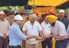 भीषण गर्मी में सेवा का संदेश, SSP शुभम अग्रवाल ने राहगीरों को पिलाई छबील और बांटा प्रसाद