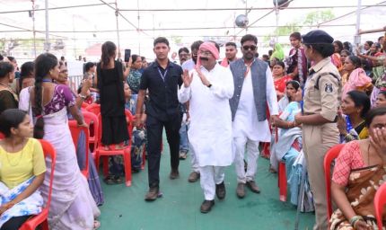भारतीय राजनीति में पहली बार डिप्टी सीएम अरुण साव बने विधायक दूल्हे की बैलगाड़ी के सारथी