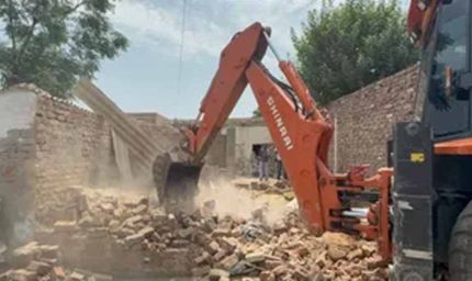बठिंडा में नशा तस्करों पर बड़ा एक्शन, पुलिस ने अवैध इमारत पर चलाया बुलडोजर