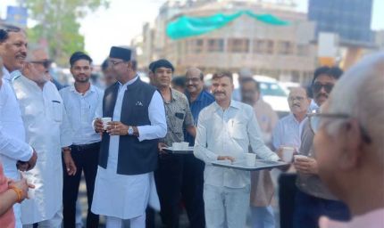 कैलाश सारंग जयंती पर सेवा दिवस का आयोजन, विश्वास सारंग ने बुजुर्गों के चरण पखारकर लिया आशीर्वाद