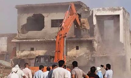 NCR में बुलडोजर का बड़ा एक्शन! 10 हजार मकानों वाली बस्ती में सुबह से चली कार्रवाई