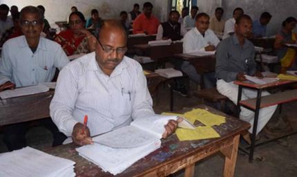 कॉपी में छात्रा की गुहार पढ़कर चौंके परीक्षक, नंबर बढ़ाने की लगाई भावुक अपील