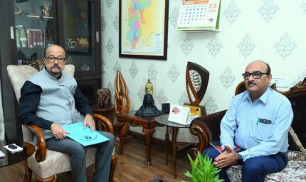 राज्यपाल रमेन डेका से मुख्य सचिव ने सौजन्य भेंट की