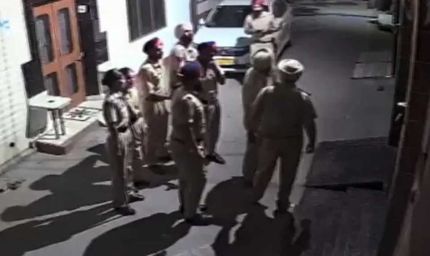 आधी रात अकाली नेता इंद्रजीत सिंह पंडोरी के घर पुलिस की रेड, नहीं मिले घर पर
