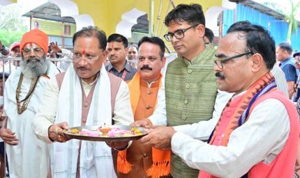 मुख्यमंत्री  साय ने भिखमपुरा के पंचमुखी सिद्ध हनुमान मंदिर में की पूजा-अर्चना
