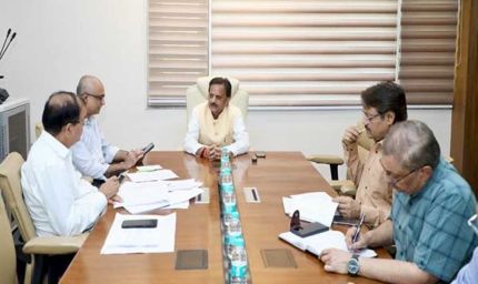 स्वास्थ्य अधोसंरचना विकास कार्य समय-सीमा में गुणवत्ता के साथ पूरे किए जाएँ : उप मुख्यमंत्री  शुक्ल