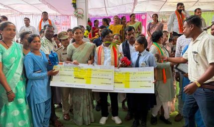 तेंदूपत्ता संग्राहक परिवारों की बेटियों ने रचा इतिहास, रुद्राणी-डालेश्वरी ने बढ़ाया बस्तर का मान