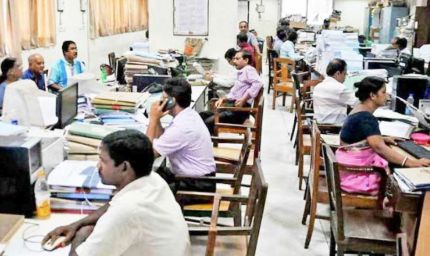 38 हजार कर्मचारियों के सर्विस रिकॉर्ड की होगी जांच, ज्यादा वेतन लेने वालों पर गिरेगी गाज