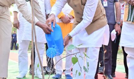 मुख्यमंत्री  विष्णु देव साय ने ‘एक पेड़ मां के नाम’ अभियान के तहत किया पीपल का पौधारोपण