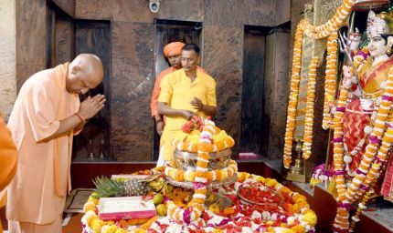 मुख्यमंत्री ने किए मां पाटेश्वरी के दर्शन