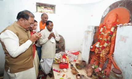 मुख्यमंत्री ख्यमंत्री  विष्णुदेव साय ने ऐतिहासिक चतुर्भुज विष्णु मंदिर में की पूजा-अर्चना, प्रदेश की सुख-समृद्धि की कामना