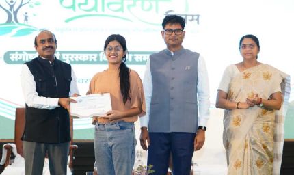 विश्व पर्यावरण दिवस पर आयोजित चित्रकला प्रतियोगिता के विजेताओं को मंत्री  ओ.पी. चौधरी ने किया सम्मानित