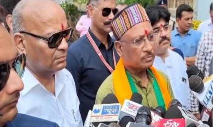 छत्तीसगढ़ में चर्चा का विषय बनी 'समधी भेंट', अजय चंद्राकर की पोस्ट पर CM साय का जवाब वायरल