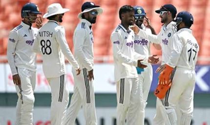 भारत ने अफगानिस्तान को पारी और 300 रनों से हराया