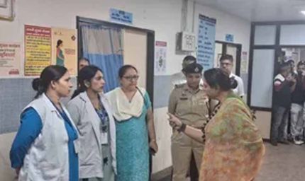 LNJP अस्पताल में हंगामा, सीनियर अफसर की आंखों में आए आंसू; महिला आयोग चेयरपर्सन की टिप्पणी पर भड़कीं नर्सें