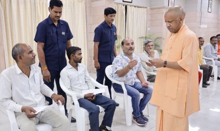 किसी भी निर्धन या जरूरतमंद की शिक्षा को बाधित नहीं होने देगी सरकारः मुख्यमंत्री