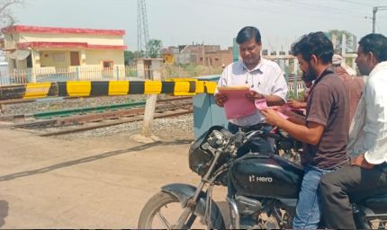 अंतर्राष्ट्रीय समपार फाटक जागरूकता सप्ताह के तीसरे दिन भोपाल मंडल में सुरक्षा जागरूकता अभियान रहा जारी