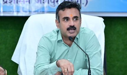 प्रभारी सचिव अंकित आनंद ने की जिले के विकास कार्यों की व्यापक समीक्षा