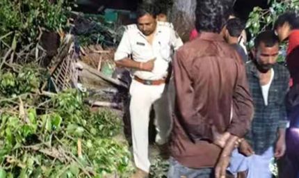 बिहार में बदला मौसम बना काल: तेज आंधी से कच्चे मकान पर गिरा पेड़, मां समेत 5 की जान गई