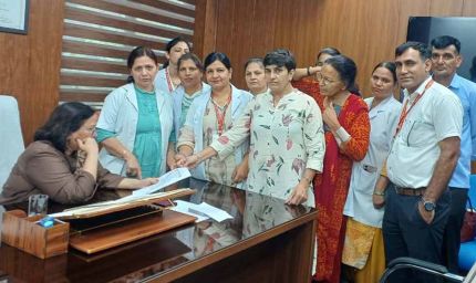 रेणू भाटिया के बयान पर नर्सिंग स्टाफ का देशव्यापी विरोध, हरियाणा में आज पेन डाउन स्ट्राइक