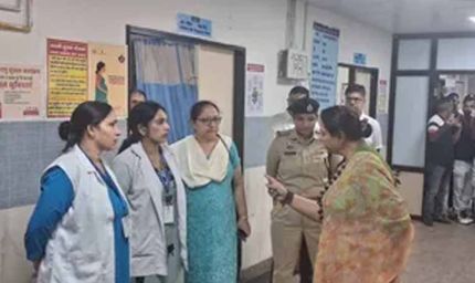 विवादित बयान पड़ा भारी! रेणू भाटिया की गई कुर्सी, ‘बेटी को अनजान व्यक्ति के साथ छोड़ने’ वाली टिप्पणी पर कार्रवाई