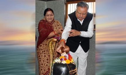 मुख्यमंत्री  विष्णु देव साय ने विधानसभा अध्यक्ष डॉ. रमन सिंह को वैवाहिक वर्षगांठ पर दी बधाई
