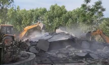 हरिद्वार में CM धामी का बुलडोजर एक्शन, अवैध मजार पर चली कार्रवाई, प्रशासन सख्त