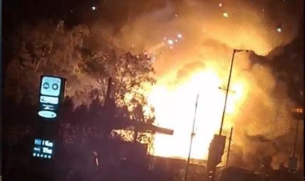 बैरागढ़ रोड पर पटाखा दुकान में भीषण आग, धमाकों से दहला इलाका; 70 फीट तक उठीं लपटें