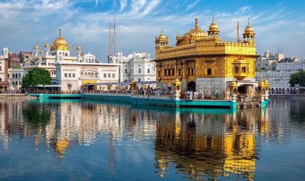 गोल्डन टेंपल में बेअदबी की कोशिश, युवक ने पावन स्वरूप के सामने रखी तलवार निकाली; SGPC ने लिया संज्ञान