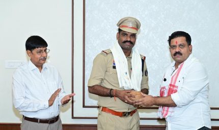 रायपुर : शौर्य चक्र से सम्मानित वीर जवानों से मिले उप मुख्यमंत्री विजय शर्मा