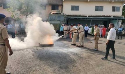 पुलिस मुख्यालय में सुरक्षाकर्मियों को दिया फायर सेफ्टी का प्रशिक्षण