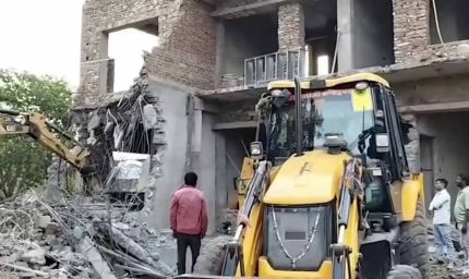 चित्तौड़गढ़ दुर्ग में अवैध होटल पर प्रशासन की बड़ी कार्रवाई, तड़के चला बुलडोजर