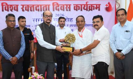 रक्तदान सबसे बड़ा दान, इससे बड़ी कोई सेवा नहीं - राज्यपाल डेका