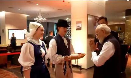 रोटी-नमक और ‘वंदे मातरम्’ से हुआ PM मोदी का भव्य स्वागत, स्लोवाकिया दौरे से खुलेंगे रिश्तों के नए अध्याय