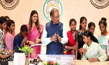 मुख्यमंत्री साय ने बच्चों से मन लगाकर पढ़ाई करने का किया आह्वान : शिक्षा को बताया उज्ज्वल भविष्य और सफलता का आधार