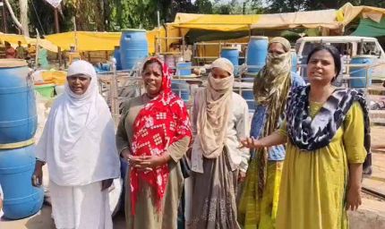 अवैध निर्माण पर चला बुलडोजर, 7 दुकानें ढहाईं; कार्रवाई के दौरान बुलडोजर के आगे लेटी महिला