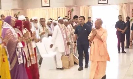 जेवर एयरपोर्ट से पहली उड़ान भर किसानों का सपना हुआ सच, लखनऊ पहुंचकर छलका गर्व