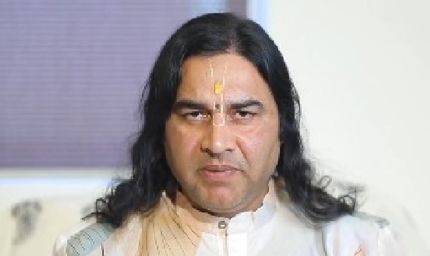 देवकीनंदन ठाकुर ने विवाह परंपराओं पर उठाए सवाल, मंदिरों के लिए सनातन बोर्ड की मांग