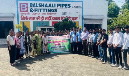 सिपेट के विद्यार्थियों ने किया आईसेक्ट इंडिया के बलशाली पाइप्स फैक्ट्री का औद्योगिक भ्रमण