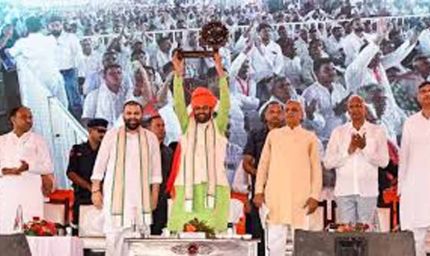 हिसार में CM सैनी का बड़ा कार्यक्रम, बी-बॉक्स और मशीनें वितरित कर किया खादी उत्सव का शुभारंभ