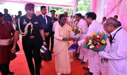 राष्ट्रपति  मुर्मु का बैतूल प्रथम आगमन पर परम्परागत लोक नृत्य की प्रस्तुति से किया स्वागत
