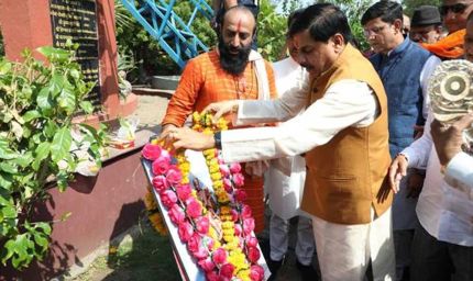 मुख्यमंत्री ने वीरांगना रानी लक्ष्मीबाई के बलिदान दिवस पर इंदौर में किया माल्यार्पण