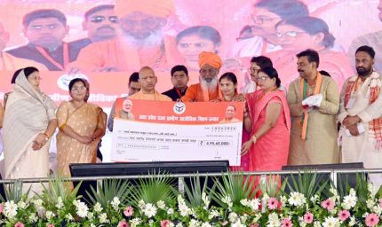 मुख्यमंत्री के हाथों मिला विकास योजनाओं का लाभ
