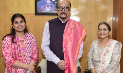 राज्यपाल डेका से सुप्रीम कोर्ट में छत्तीसगढ़ की स्टैंडिंग काउंसिल सुजैन ने की सौजन्य भेंट
