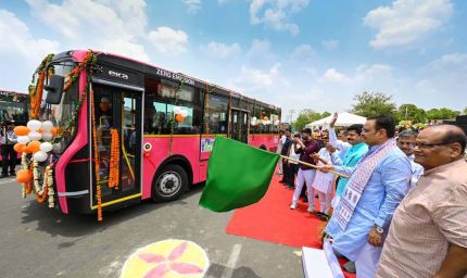 जयपुर में 29 और भीलवाड़ा में 18 नई इलेक्ट्रिक बसों को मुख्यमंत्री भजनलाल शर्मा ने दिखाई हरी झंडी