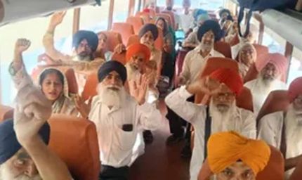 अमृतसर से पाकिस्तान रवाना हुआ सिख जत्था, महाराजा रणजीत सिंह की बरसी पर करेगा गुरुधामों के दर्शन
