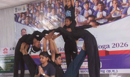 रायपुर : ​छत्तीसगढ़ महतारी और भगवान धनवंतरि की वंदना से सारंगढ़ में योग दिवस का शंखनाद