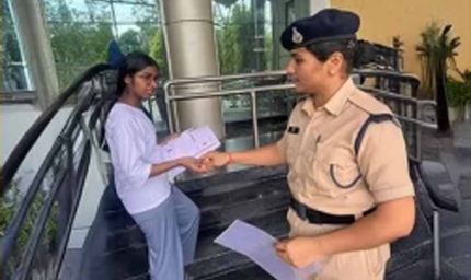 NEET परीक्षा में सख्ती: चोटी का क्लचर, बाली और कलावा तक उतरवाया, इंदौर में कड़ी जांच