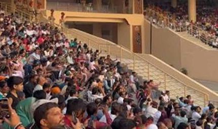 अटारी-वाघा बॉर्डर पर BSF पंजाब फ्रंटियर के साथ हजारों लोगों ने किया योगाभ्यास